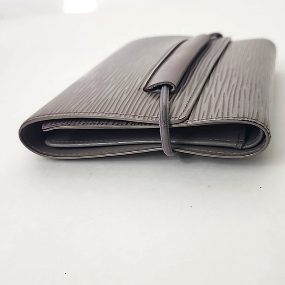 LOUIS VUITTON Epi Portefeuille Elastic Trifold Wallet Lilac - Picture 12 of 13